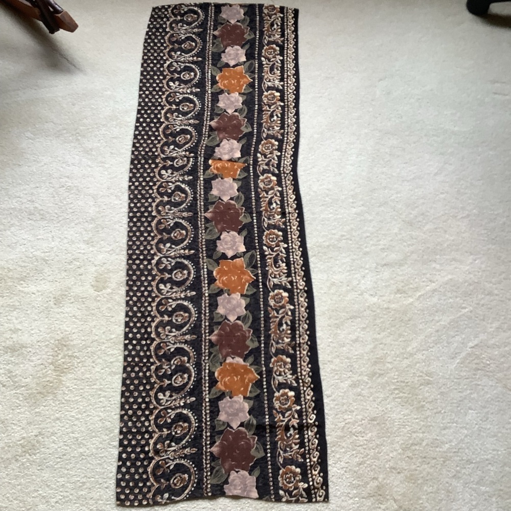 Rectangular Floral Scarf - Picture 4 of 8
